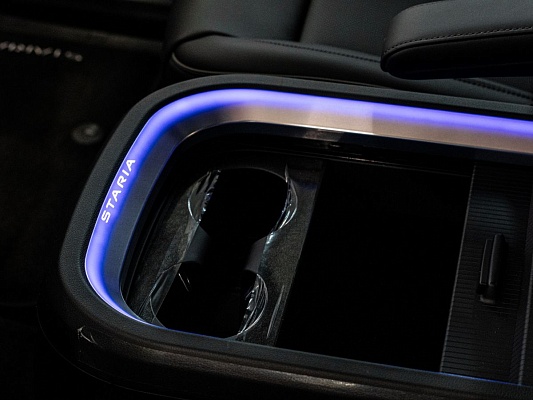 Hyundai Staria Premium 2.2d AT Black